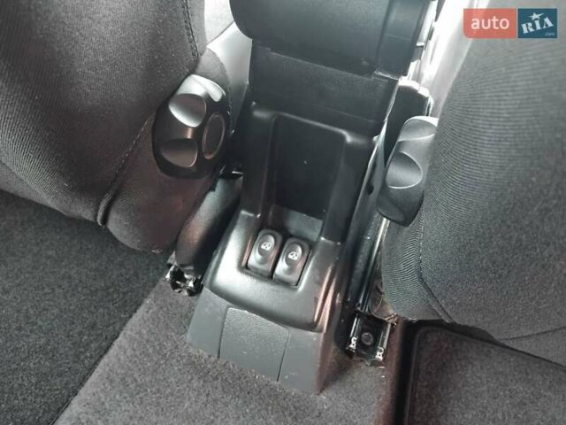 Синий Дачия Логан МСВ, объемом двигателя 1.6 л и пробегом 219 тыс. км за 5200 $, фото 24 на Automoto.ua