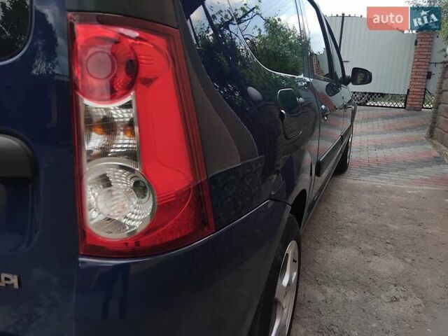 Синий Дачия Логан МСВ, объемом двигателя 1.6 л и пробегом 219 тыс. км за 5200 $, фото 13 на Automoto.ua