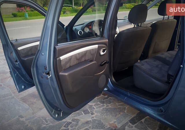 Синій Дачія Логан МСВ, об'ємом двигуна 1.6 л та пробігом 175 тис. км за 6850 $, фото 105 на Automoto.ua