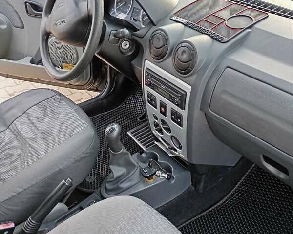 Зелений Дачія Логан МСВ, об'ємом двигуна 1.6 л та пробігом 320 тис. км за 4000 $, фото 7 на Automoto.ua