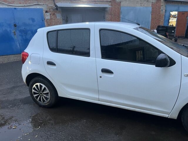 Белый Дачия Логан, объемом двигателя 1.1 л и пробегом 150 тыс. км за 4750 $, фото 3 на Automoto.ua