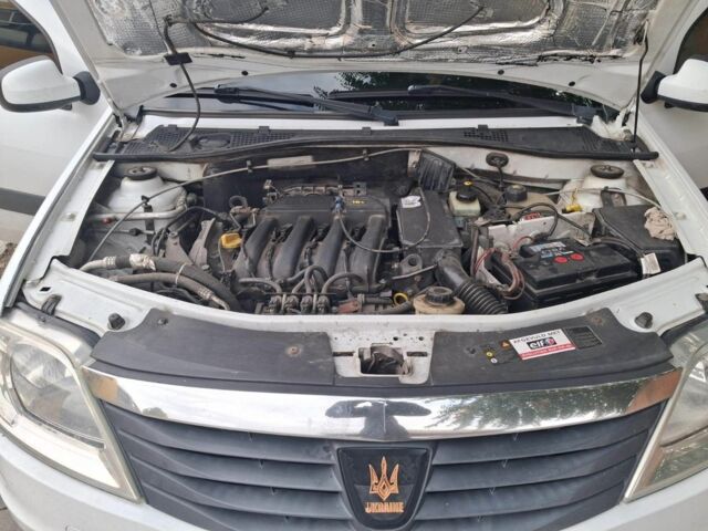 Белый Дачия Логан, объемом двигателя 1.6 л и пробегом 252 тыс. км за 6000 $, фото 6 на Automoto.ua