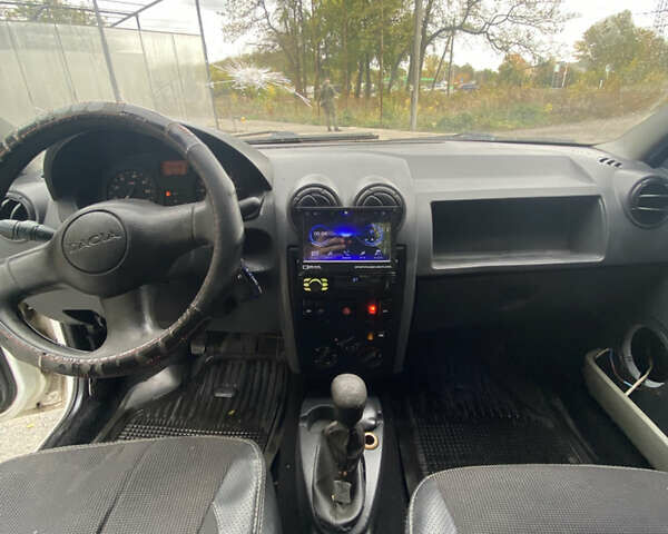 Белый Дачия Логан, объемом двигателя 1.4 л и пробегом 254 тыс. км за 1399 $, фото 11 на Automoto.ua