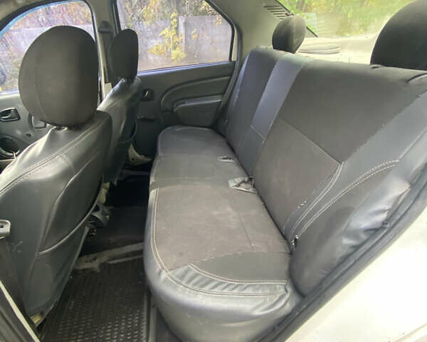 Белый Дачия Логан, объемом двигателя 1.4 л и пробегом 254 тыс. км за 1399 $, фото 10 на Automoto.ua