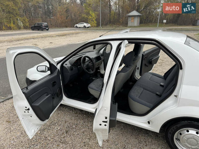 Белый Дачия Логан, объемом двигателя 1.4 л и пробегом 97 тыс. км за 3999 $, фото 9 на Automoto.ua