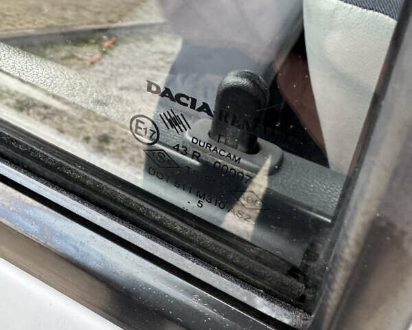 Белый Дачия Логан, объемом двигателя 1.4 л и пробегом 97 тыс. км за 3999 $, фото 33 на Automoto.ua