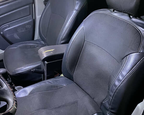 Белый Дачия Логан, объемом двигателя 1.4 л и пробегом 254 тыс. км за 1399 $, фото 21 на Automoto.ua