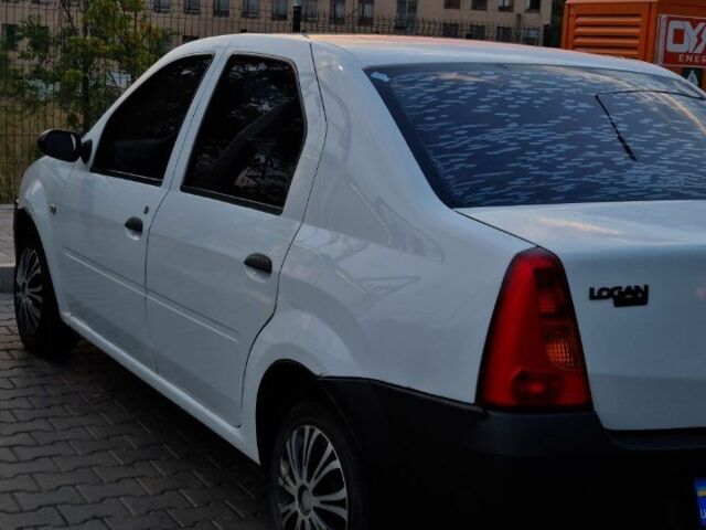 Белый Дачия Логан, объемом двигателя 1.4 л и пробегом 250 тыс. км за 3000 $, фото 2 на Automoto.ua