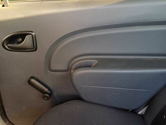 Білий Дачія Logan, об'ємом двигуна 1.4 л та пробігом 166 тис. км за 3600 $, фото 15 на Automoto.ua