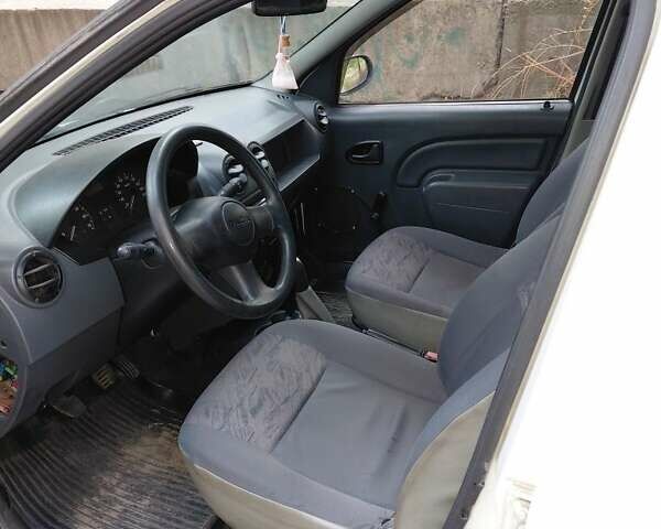 Білий Дачія Logan, об'ємом двигуна 1.4 л та пробігом 405 тис. км за 2700 $, фото 5 на Automoto.ua