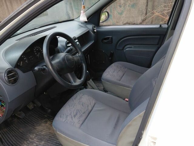 Дачія Logan 2006 у Дніпро (Дніпропетровську) на Automoto.ua Білий Дачія Logan, об'ємом двигуна 1.4 л та пробігом 405 тис. км за 2700 $, фото 6 на Automoto.ua