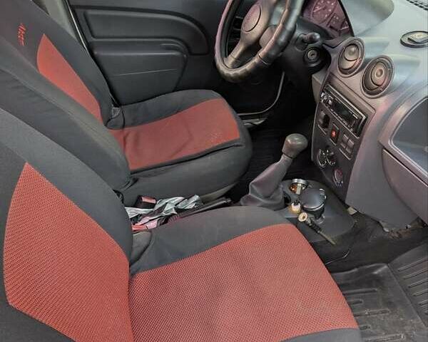 Белый Дачия Логан, объемом двигателя 1.4 л и пробегом 247 тыс. км за 3100 $, фото 2 на Automoto.ua
