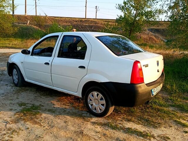 Белый Дачия Логан, объемом двигателя 1.4 л и пробегом 210 тыс. км за 2900 $, фото 1 на Automoto.ua