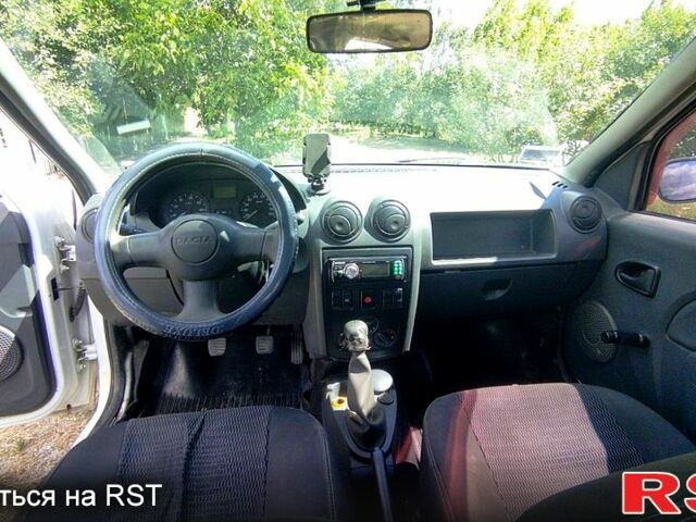 Белый Дачия Логан, объемом двигателя 1.4 л и пробегом 250 тыс. км за 1700 $, фото 5 на Automoto.ua