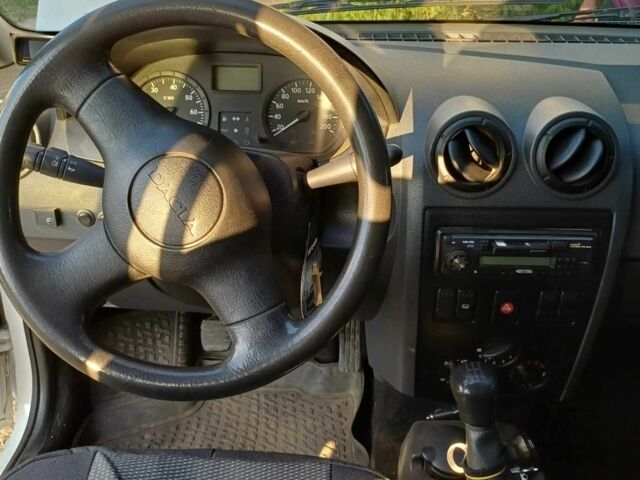 Білий Дачія Logan, об'ємом двигуна 1.4 л та пробігом 166 тис. км за 3600 $, фото 12 на Automoto.ua