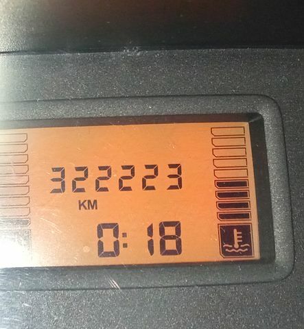 Белый Дачия Логан, объемом двигателя 1.6 л и пробегом 350 тыс. км за 2500 $, фото 2 на Automoto.ua