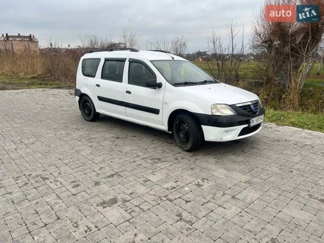 Білий Дачія Logan, об'ємом двигуна 1.6 л та пробігом 302 тис. км за 3800 $, фото 3 на Automoto.ua
