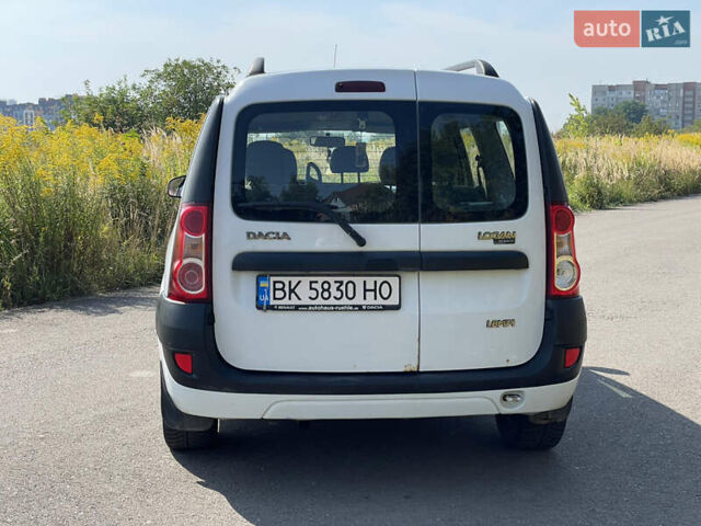 Белый Дачия Логан, объемом двигателя 1.6 л и пробегом 300 тыс. км за 3400 $, фото 2 на Automoto.ua