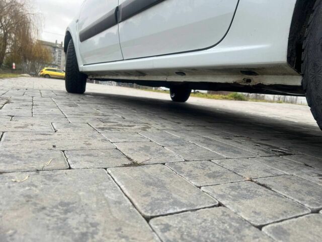 Білий Дачія Logan, об'ємом двигуна 1.6 л та пробігом 302 тис. км за 3800 $, фото 7 на Automoto.ua