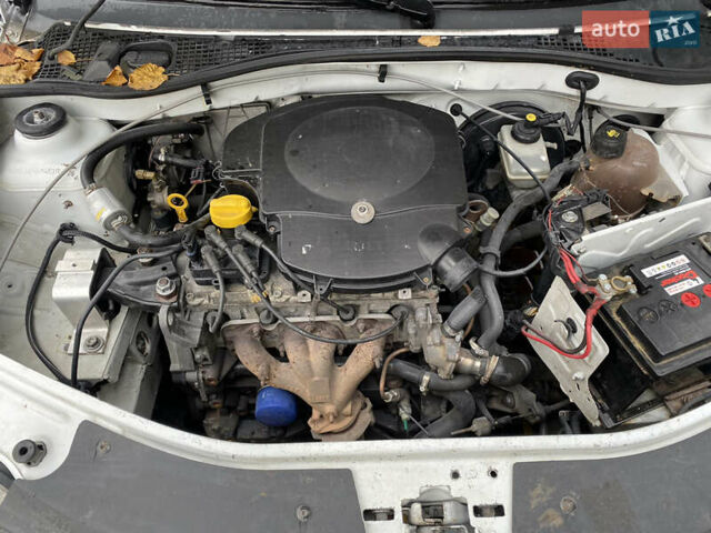 Дачія Logan 2008 у Бобровице на Automoto.ua Білий Дачія Logan, об'ємом двигуна 1.39 л та пробігом 400 тис. км за 1999 $, фото 23 на Automoto.ua