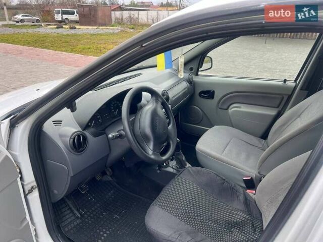 Белый Дачия Логан, объемом двигателя 1.6 л и пробегом 302 тыс. км за 3550 $, фото 10 на Automoto.ua
