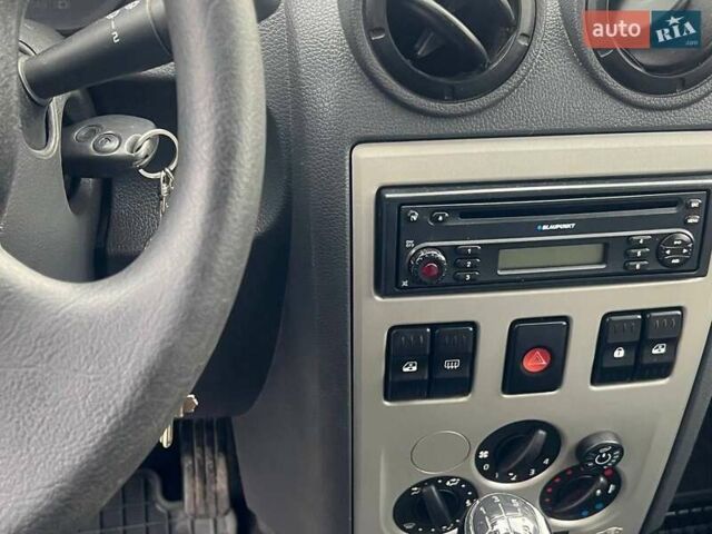 Белый Дачия Логан, объемом двигателя 1.6 л и пробегом 302 тыс. км за 3550 $, фото 12 на Automoto.ua