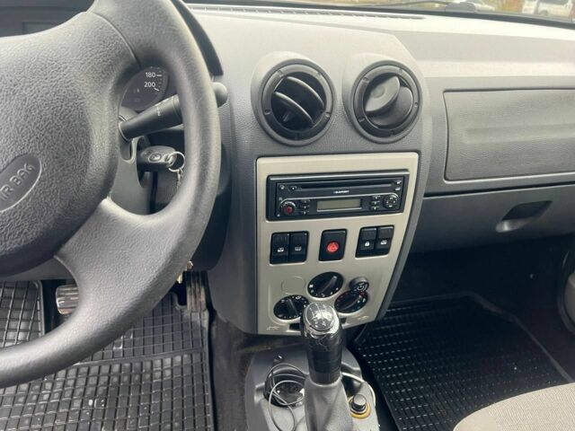 Білий Дачія Logan, об'ємом двигуна 1.6 л та пробігом 302 тис. км за 3800 $, фото 3 на Automoto.ua