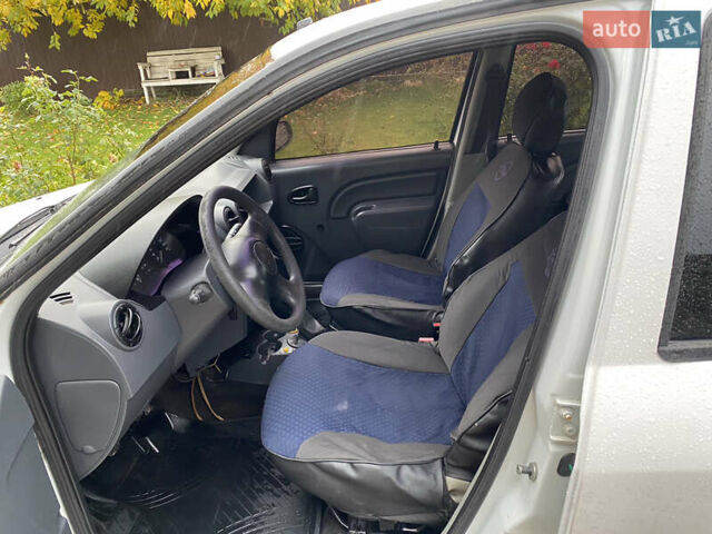 Дачія Logan 2008 у Бобровице на Automoto.ua Білий Дачія Logan, об'ємом двигуна 1.39 л та пробігом 400 тис. км за 1999 $, фото 14 на Automoto.ua