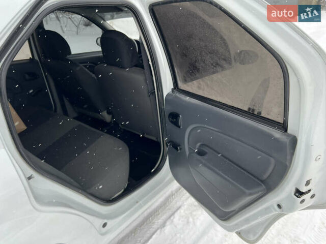 Белый Дачия Логан, объемом двигателя 1.4 л и пробегом 190 тыс. км за 3200 $, фото 14 на Automoto.ua