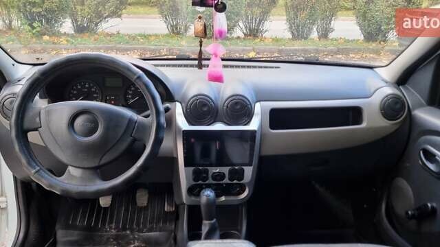 Білий Дачія Logan, об'ємом двигуна 1.4 л та пробігом 222 тис. км за 3850 $, фото 11 на Automoto.ua
