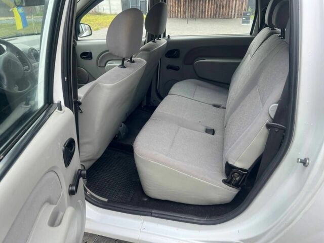 Білий Дачія Logan, об'ємом двигуна 1.6 л та пробігом 302 тис. км за 3800 $, фото 6 на Automoto.ua