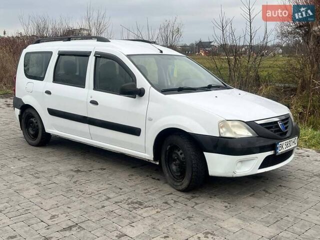 Белый Дачия Логан, объемом двигателя 1.6 л и пробегом 302 тыс. км за 3550 $, фото 2 на Automoto.ua