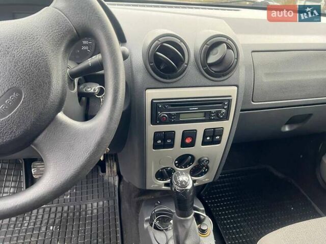 Білий Дачія Logan, об'ємом двигуна 1.6 л та пробігом 302 тис. км за 3800 $, фото 11 на Automoto.ua