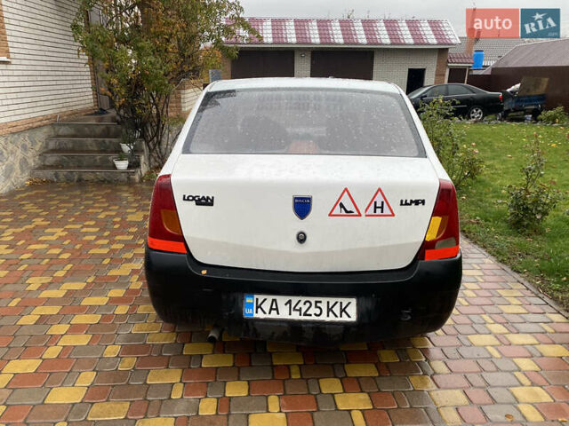 Дачія Logan 2008 у Бобровице на Automoto.ua Білий Дачія Logan, об'ємом двигуна 1.39 л та пробігом 400 тис. км за 1999 $, фото 7 на Automoto.ua