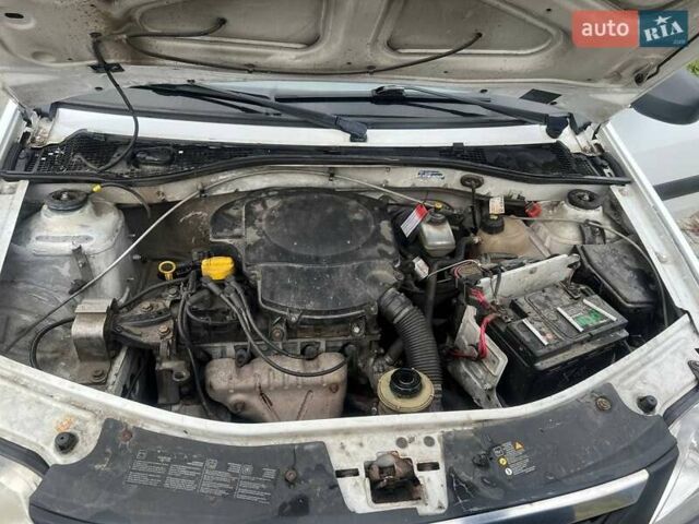 Белый Дачия Логан, объемом двигателя 1.6 л и пробегом 302 тыс. км за 3550 $, фото 8 на Automoto.ua