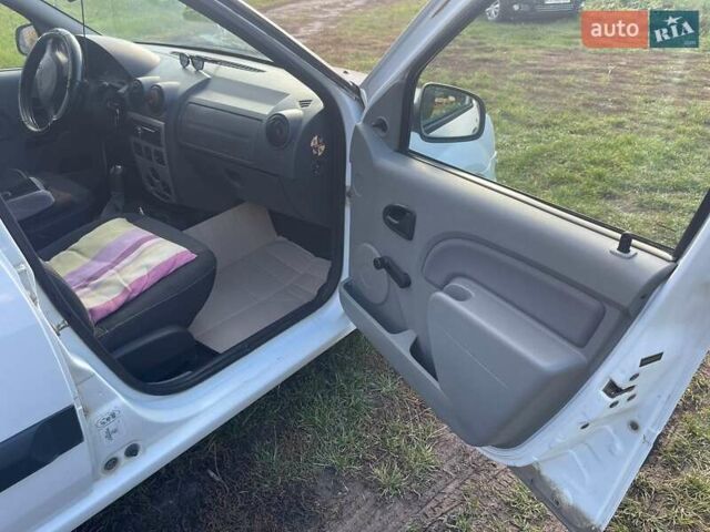 Белый Дачия Логан, объемом двигателя 1.39 л и пробегом 520 тыс. км за 4000 $, фото 8 на Automoto.ua