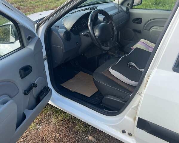 Белый Дачия Логан, объемом двигателя 1.39 л и пробегом 520 тыс. км за 4000 $, фото 2 на Automoto.ua