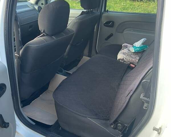 Белый Дачия Логан, объемом двигателя 1.39 л и пробегом 520 тыс. км за 4000 $, фото 1 на Automoto.ua