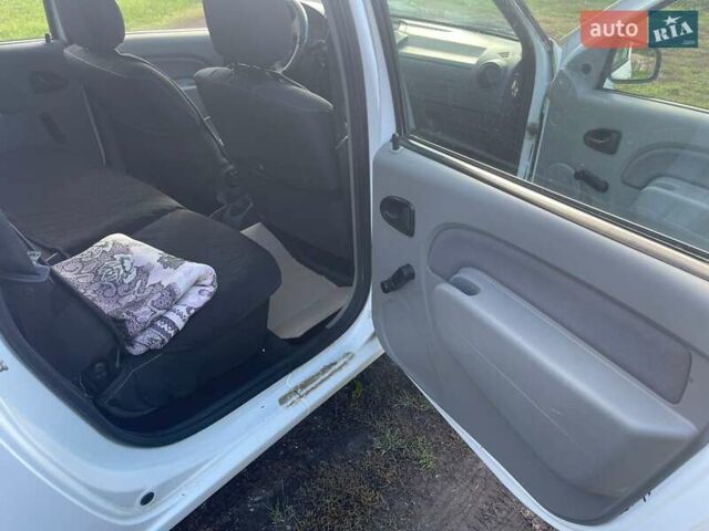 Белый Дачия Логан, объемом двигателя 1.39 л и пробегом 520 тыс. км за 4000 $, фото 7 на Automoto.ua