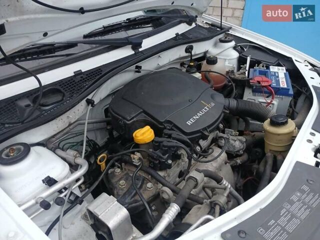 Білий Дачія Logan, об'ємом двигуна 1.6 л та пробігом 115 тис. км за 6400 $, фото 11 на Automoto.ua