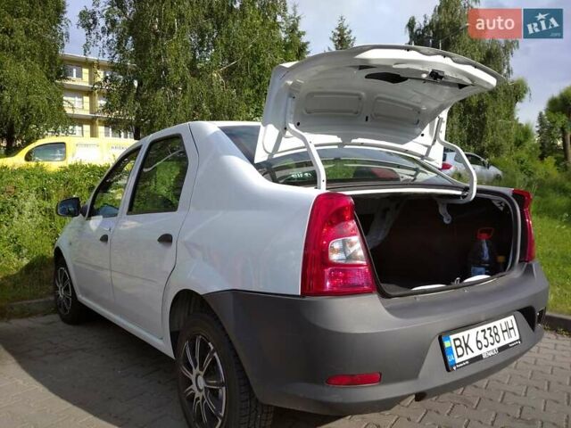 Білий Дачія Logan, об'ємом двигуна 1.2 л та пробігом 178 тис. км за 3400 $, фото 17 на Automoto.ua