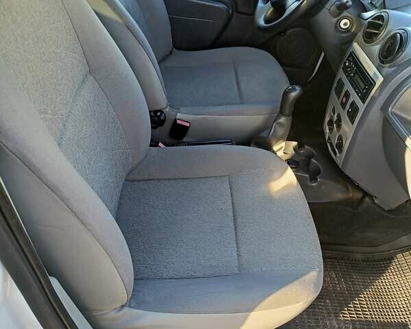 Білий Дачія Logan, об'ємом двигуна 1.46 л та пробігом 206 тис. км за 5300 $, фото 7 на Automoto.ua