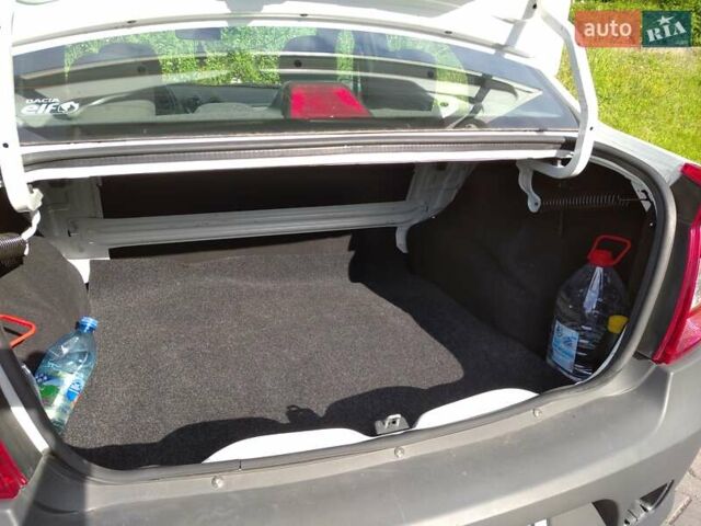 Білий Дачія Logan, об'ємом двигуна 1.2 л та пробігом 178 тис. км за 3400 $, фото 19 на Automoto.ua