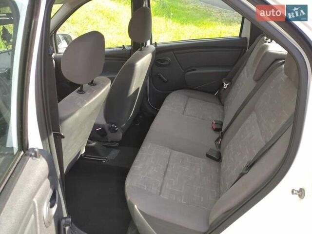 Білий Дачія Logan, об'ємом двигуна 1.2 л та пробігом 178 тис. км за 3400 $, фото 16 на Automoto.ua