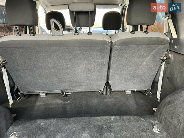 Дачія Logan 2012 у Рівному на Automoto.ua Білий Дачія Logan, об'ємом двигуна 1.6 л та пробігом 181 тис. км за 5200 $, фото 7 на Automoto.ua