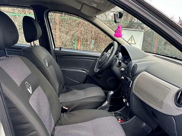 Білий Дачія Logan, об'ємом двигуна 12 л та пробігом 242 тис. км за 4200 $, фото 6 на Automoto.ua