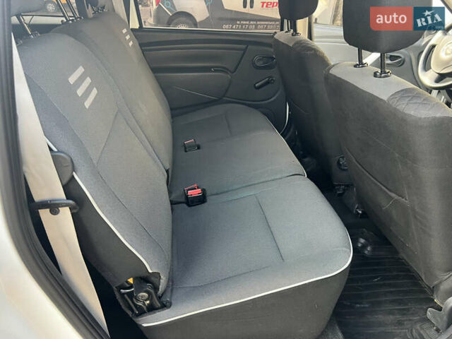 Дачія Logan 2012 у Рівному на Automoto.ua Білий Дачія Logan, об'ємом двигуна 1.6 л та пробігом 181 тис. км за 5200 $, фото 6 на Automoto.ua