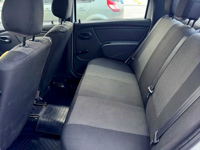 Білий Дачія Logan, об'ємом двигуна 12 л та пробігом 242 тис. км за 4200 $, фото 7 на Automoto.ua