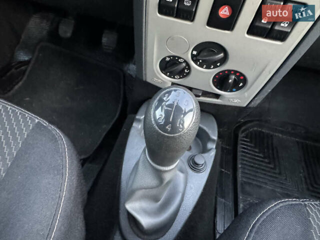 Белый Дачия Логан, объемом двигателя 1.5 л и пробегом 217 тыс. км за 6200 $, фото 34 на Automoto.ua