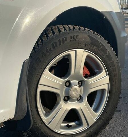 Белый Дачия Логан, объемом двигателя 1.6 л и пробегом 165 тыс. км за 5900 $, фото 4 на Automoto.ua